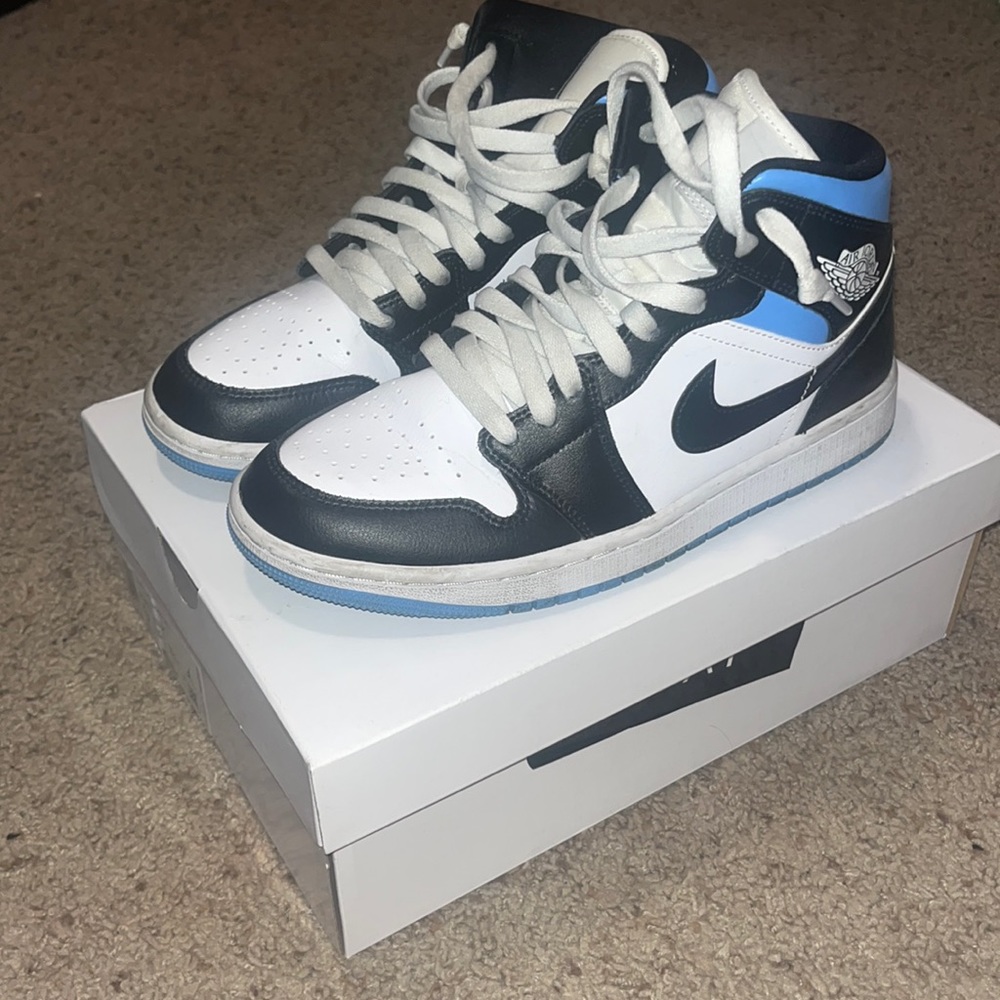 Air Jordan 1 mid size 9